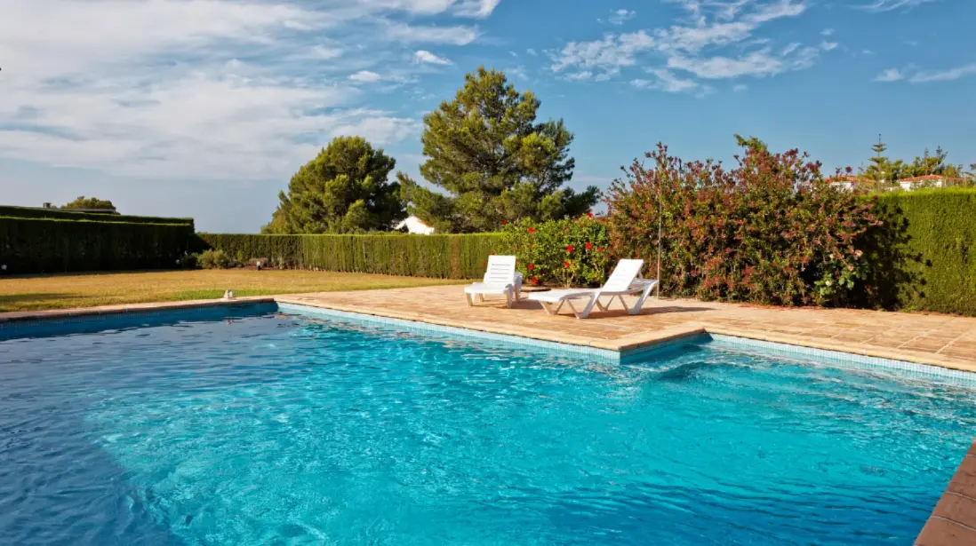 Pool Builder in Simi Valley